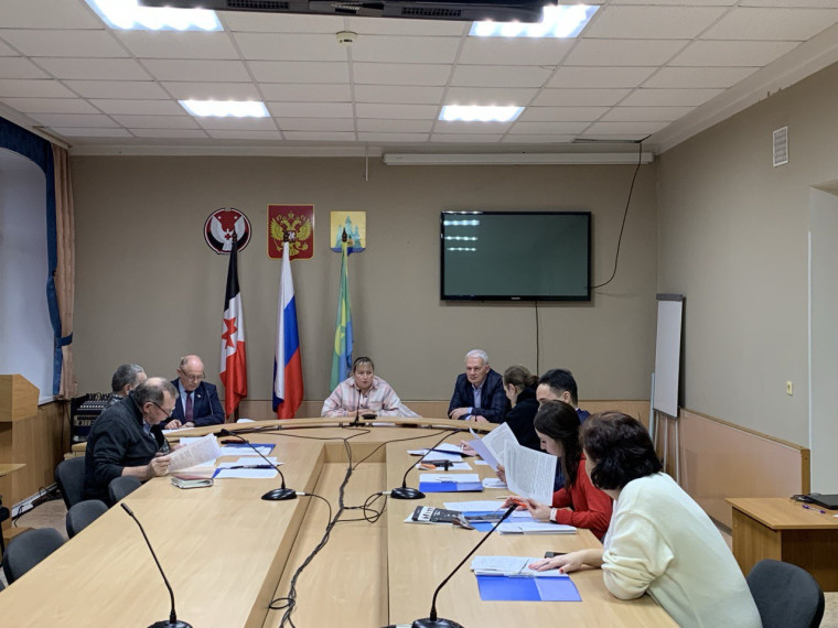 Заседания постоянных комиссий.